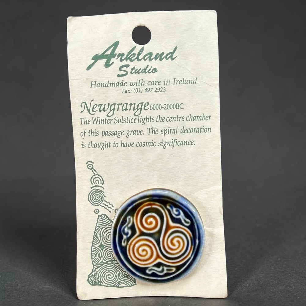 Arkland Studio Newgrange Ceramic Brooch Ireland Celtic Triple Spiral Pin‎ NEW